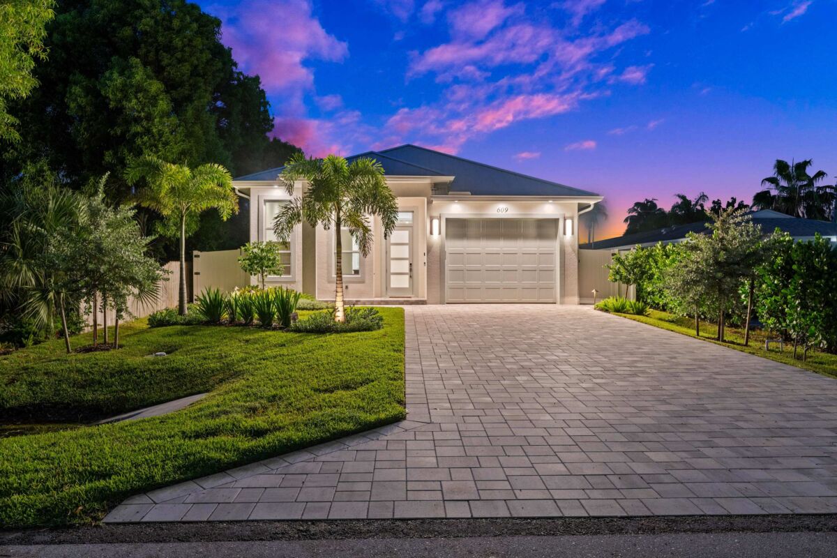 View of Florida Luxury Beachfront Vacation Rentals Homes and Condos.